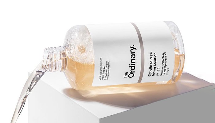 The Ordinary Glycolic Acid Pouring