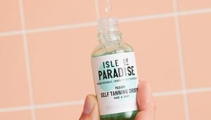 a bottle of isle of paradise self tanning drops