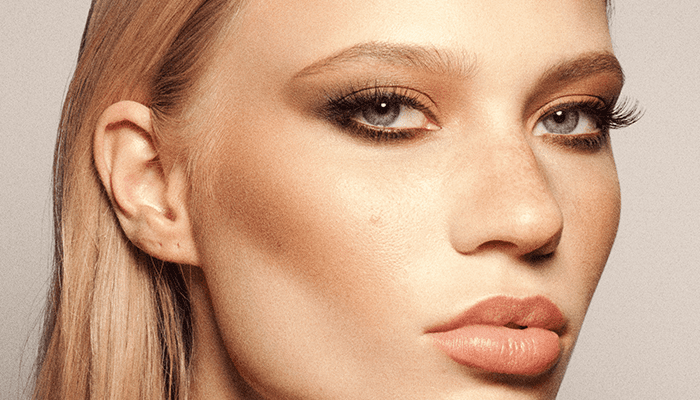 model with super sculpted cheek bones and eye make up