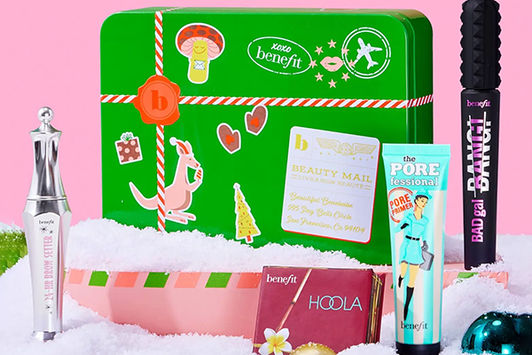 BENEFIT CHRISTMAS TIN GIFT SET FEATURING THE HOOLA BRONZER PRIMER EYEBROW SETTER AND MASCARA