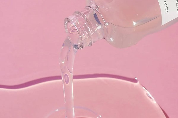 Pouring toner out of the bottle 