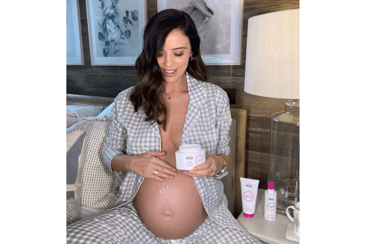 lucy meck with mama mio products