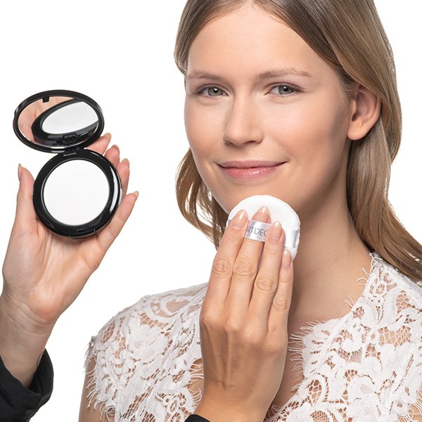 Use a fixing powder for makeup that lasts all day