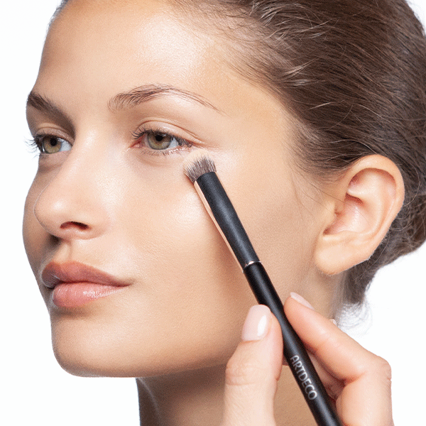 Apply your face makeup and concealer, blending with a makeup brush