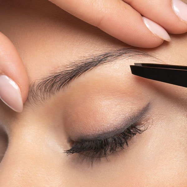 use tweezers to pluck brows
