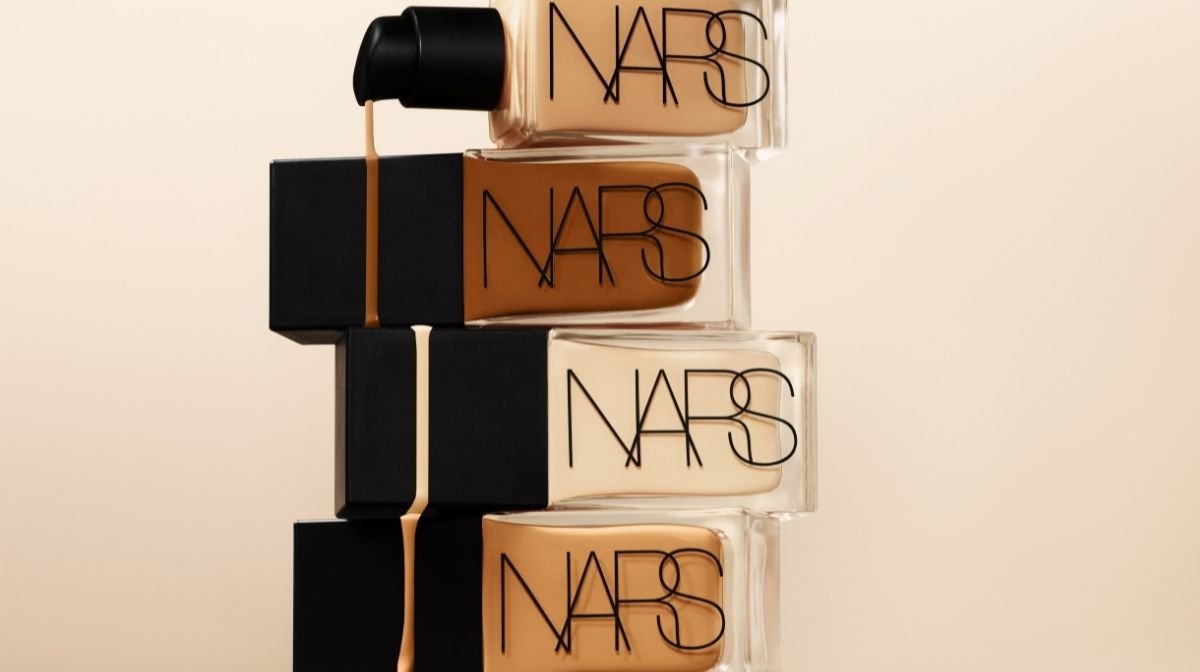 Which are the Best Lightweight Coverage Foundations?
