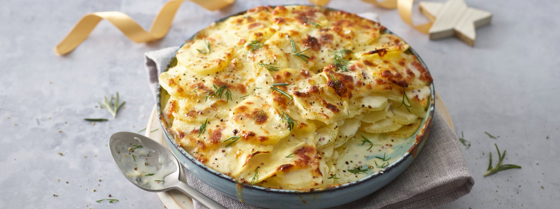 Gratin Dauphinois mit körniger Senf und Knoblauchsahnesauce