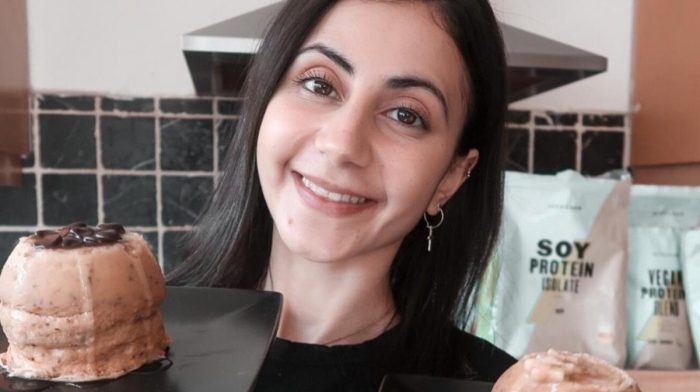 8 vegan συνταγές για κέικ σε κούπα | Επιδόρπια υψηλής περιεκτικότητας σε πρωτεΐνες