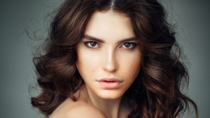 Get Beach Curls With the T3 Single Pass Luxe