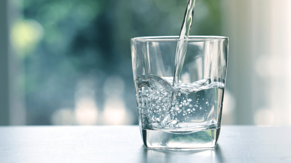 Wasser trinken während einer Diät