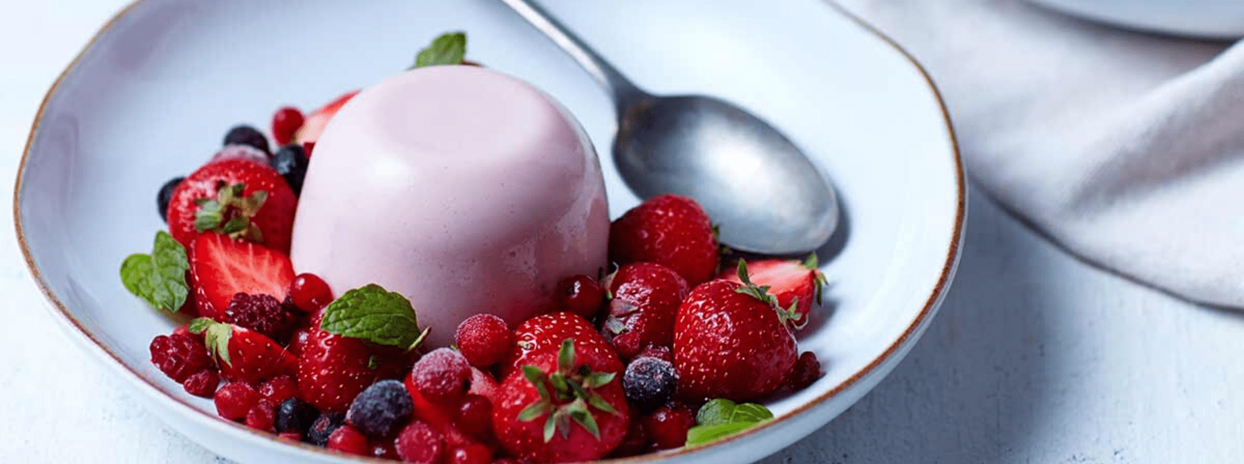 Magere Erdbeer-Panna Cotta