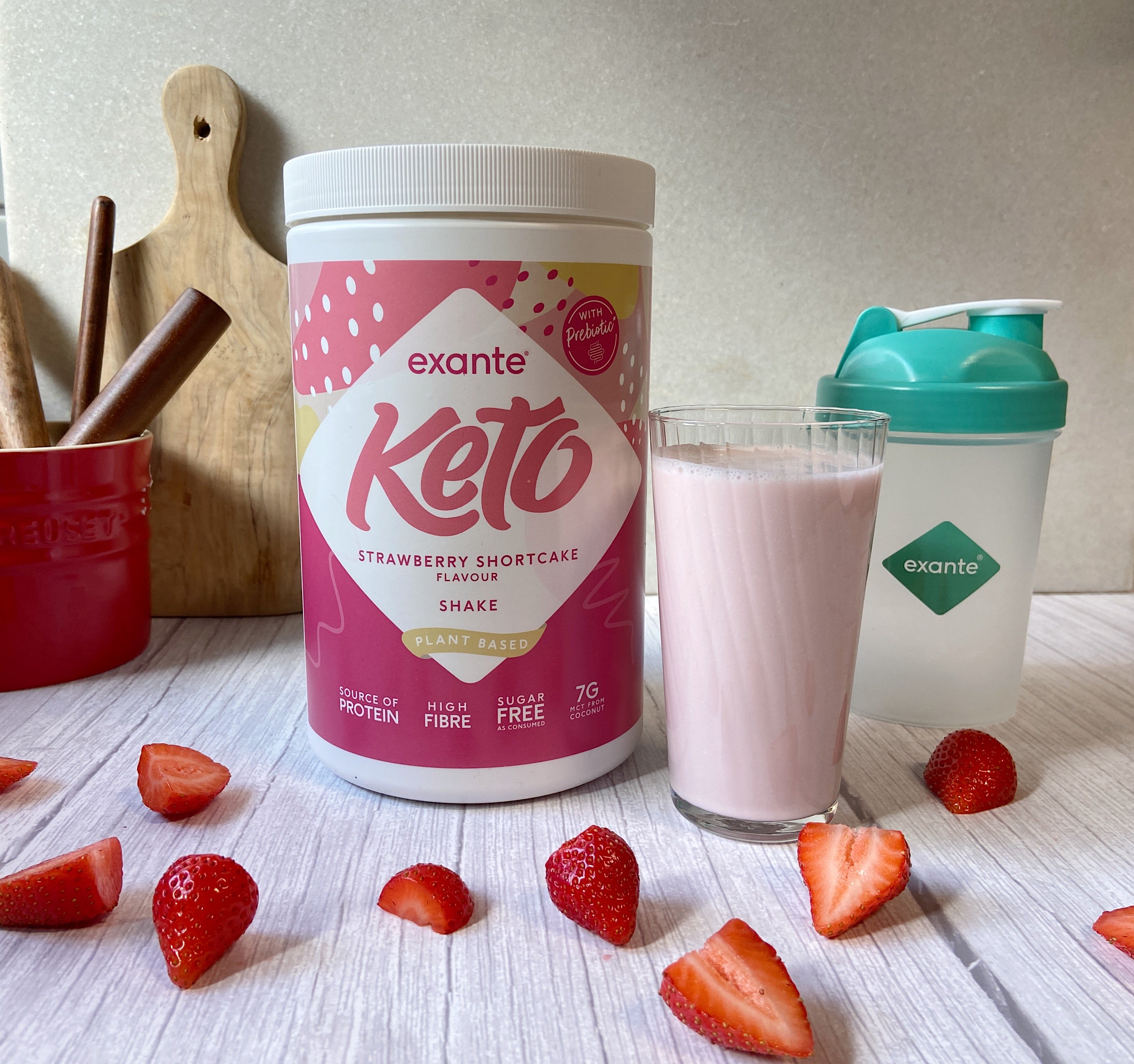 exante diet strawberry shortcake keto shake tub and glass