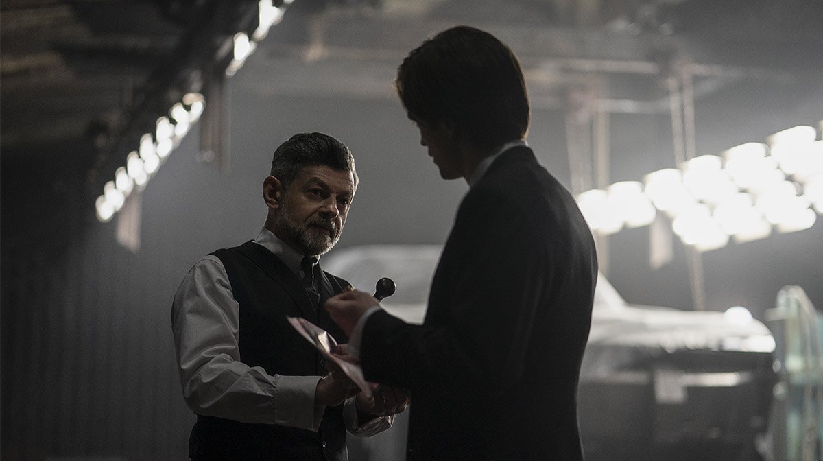 Batman 2: Andy Serkis apoia elogios de Robert Pattinson ao roteiro