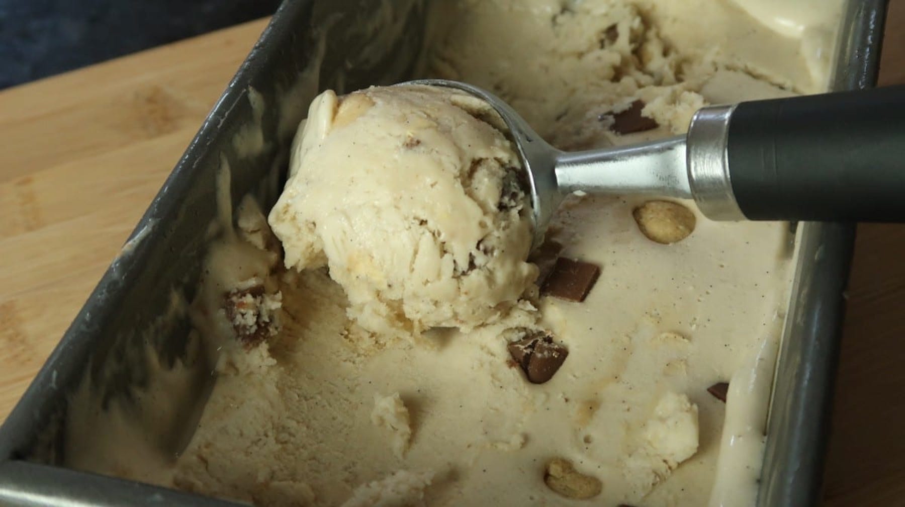 Protein cookie dough is med 18g protein