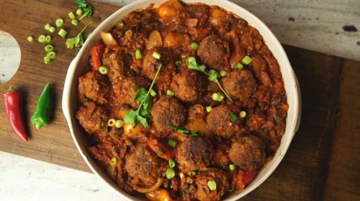 Kødboller Chili Con Carne Med Basmatiris