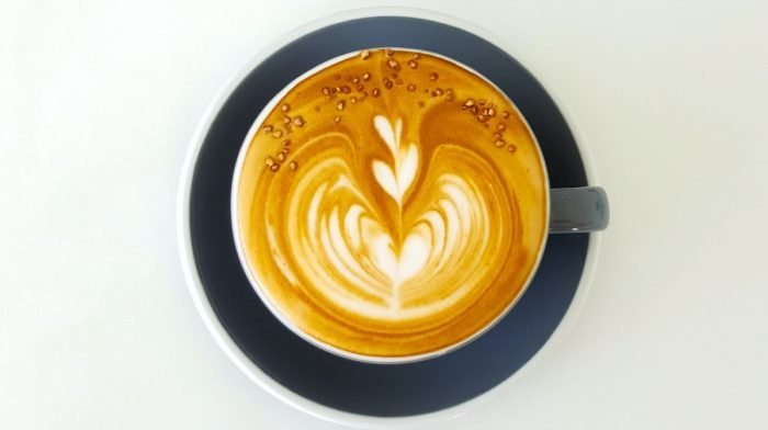 Hvad sker der i kroppen, når man skærer ned på koffein?