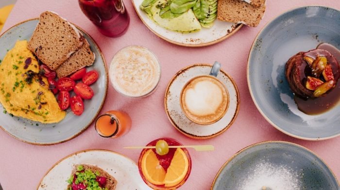 Nedsæt overdreven snacking med en stor morgenmad, ifølge studie