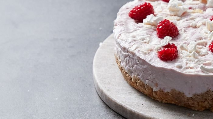 Замороженный протеиновый чизкейк «Eton Mess» | Рецепты со всего мира