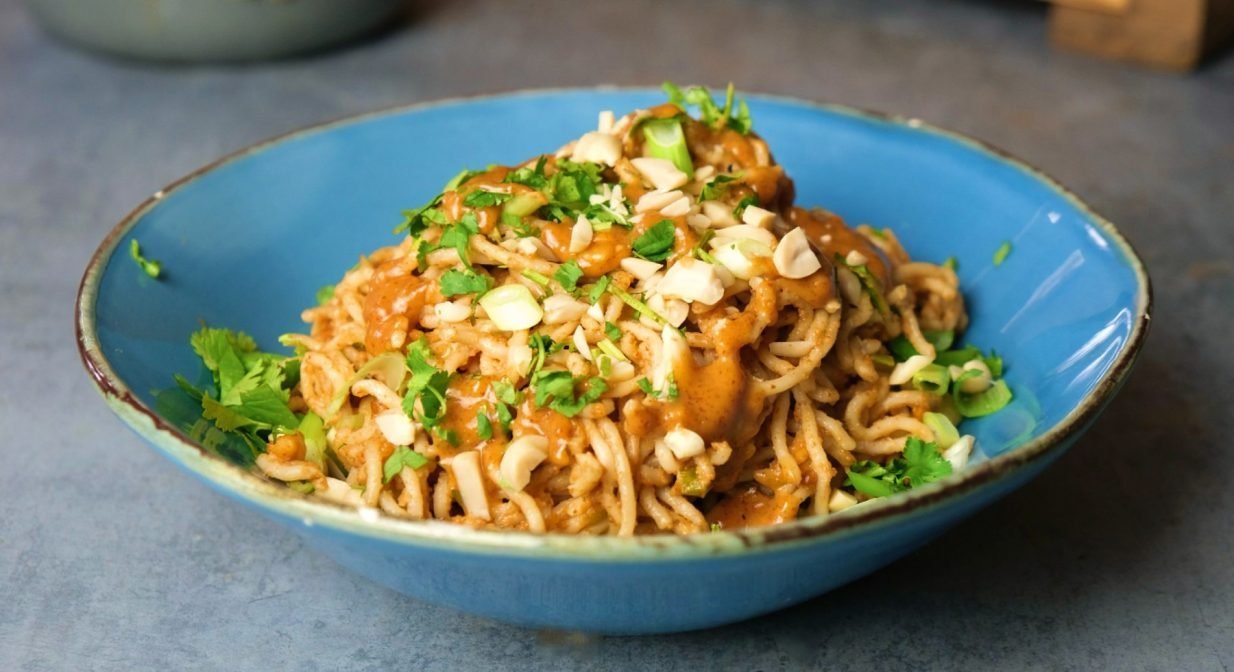 Vegan Creamy Peanut Butter Spicy Miso Noodles - WINNIESBALANCE