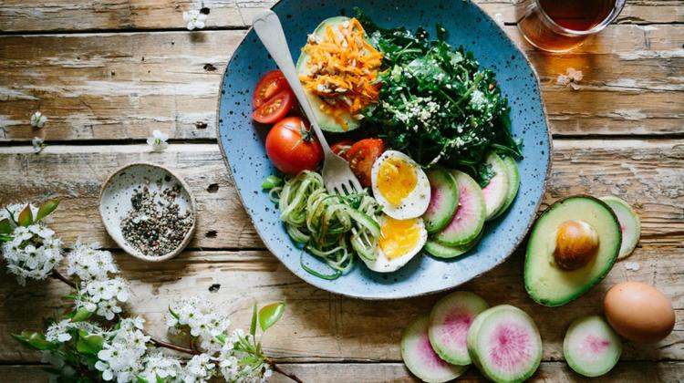 ケトジェニックダイエットとロカボダイエットの違いとは メリット リスクを徹底解説 マイプロテイン