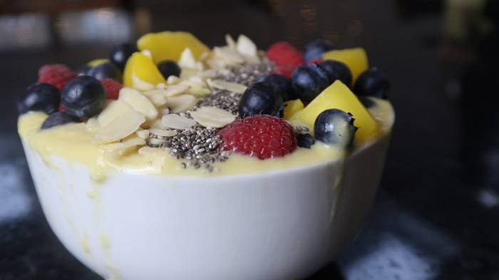 Vegane Mango Smoothie Bowl | Reich an Protein & Omega Fetten