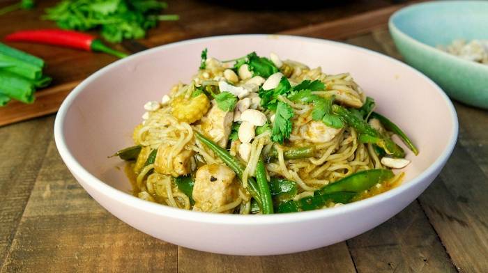 Grünes Thai Curry mit Nudeln | Einfache Meal Prep