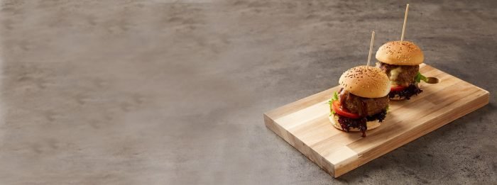 Mit Mozzarella gefüllte Burger