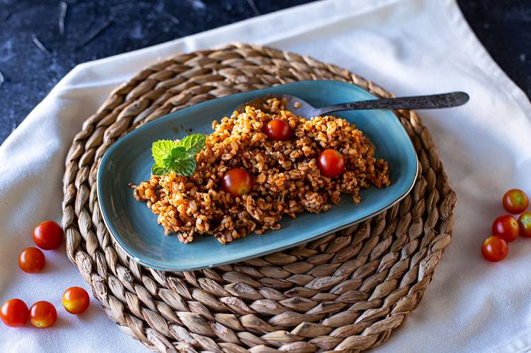 Bulgur Salat mit Tomaten | Gesunde Beilagen