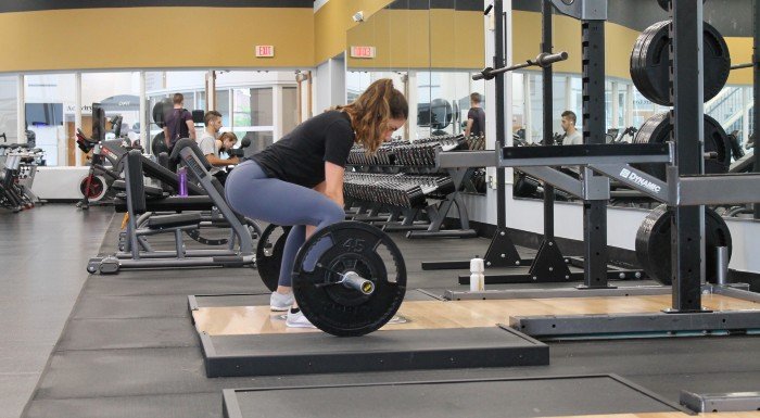 Wie du eine Balance zwischen dem Fitnessstudio & deinem Sozialleben findest