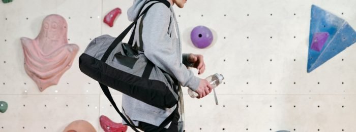 Wie man die perfekte Sporttasche fürs Fitnessstudio packt | 10 Gym Bag Essentials