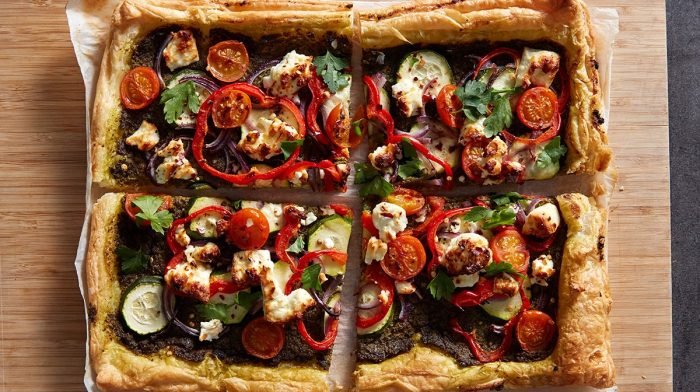 Röst-Gemüse & Feta Blätterteig-Pastete | 20 Minuten Gericht