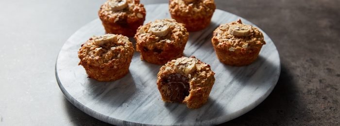 Mit Schokolade gefüllte Bananenbrot Muffins