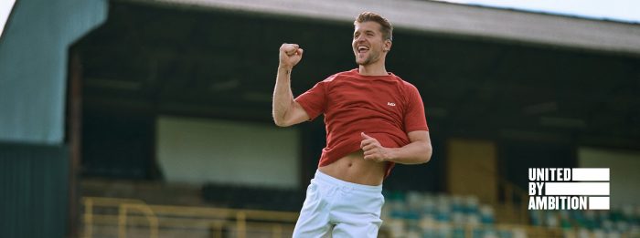 Lerne Jamie kennen: Dekorateur abseits des Spielfelds, dekoriert auf dem Spielfeld
