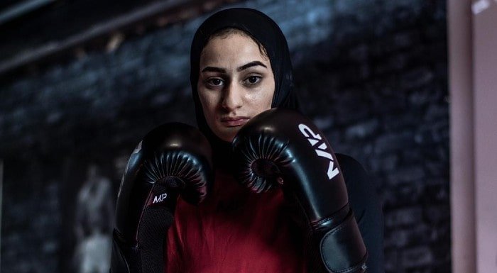 Diese Hijabi Boxerin erzählt darüber, wie sie "die Welt des Boxsports verändern" will