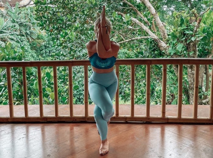 "Mental fühle ich mich unglaublich" | Eine Personal-Trainierin reviewt die Auswirkung von Yoga