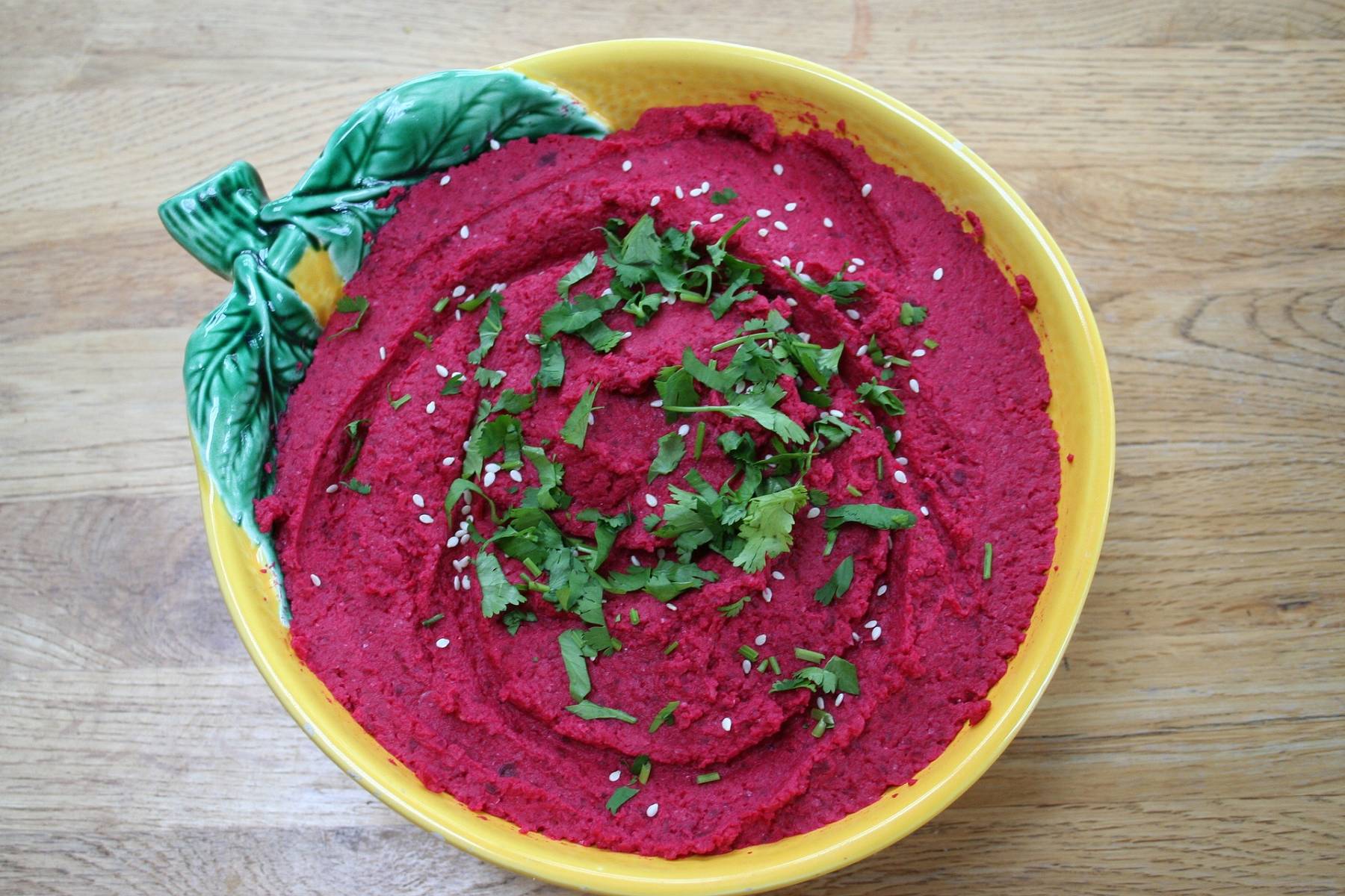 Pink Hummus Snack für Zwischendurch