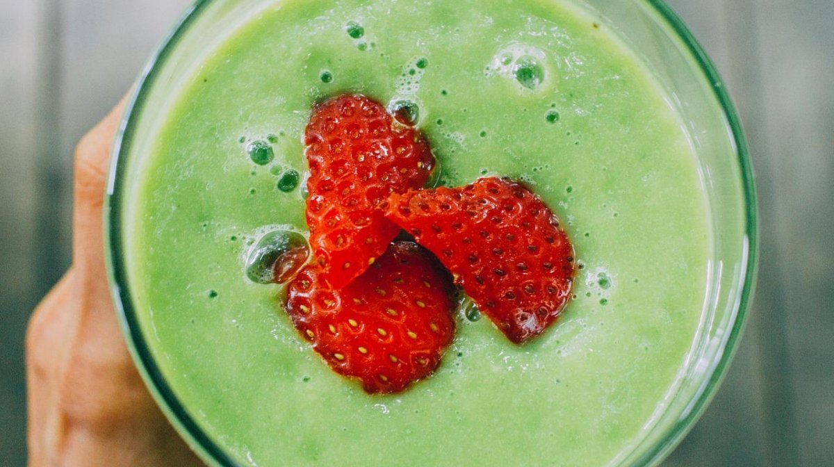 How to Make a Detox Smoothie This Summer