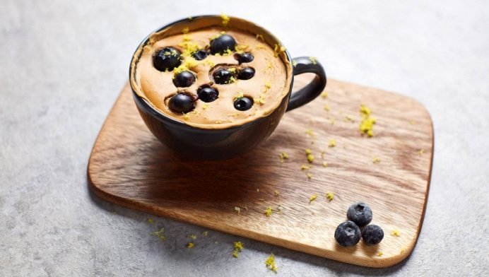 Veganer High Protein Blaubeer Mug Cake