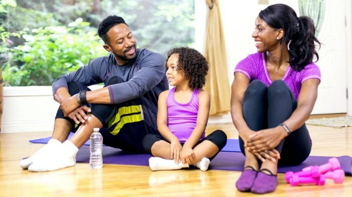 Home Workouts, die Spaß machen | 4 Fitness Spiele, die du mit deinen Freunden spielen kannst