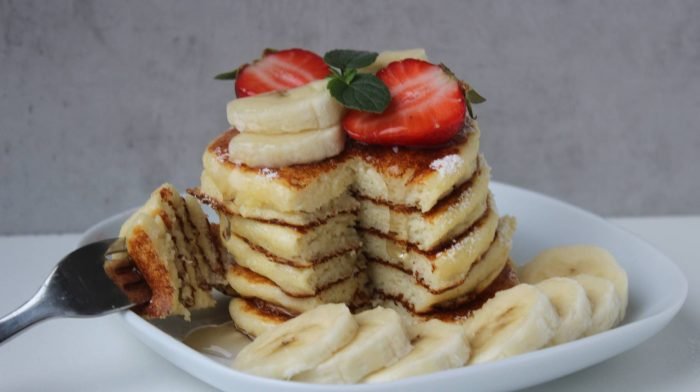 Fluffige Grieß Pancakes | Frühstücks-Idee