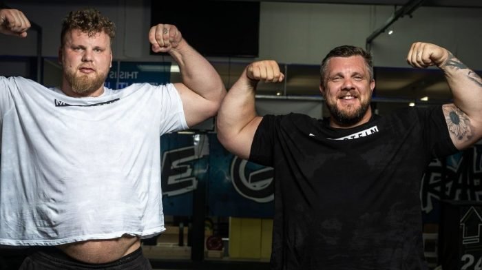 Der stärkste Mann der Welt teilt seine Workout-Routine zum Erreichen einer 220kg Kniebeuge