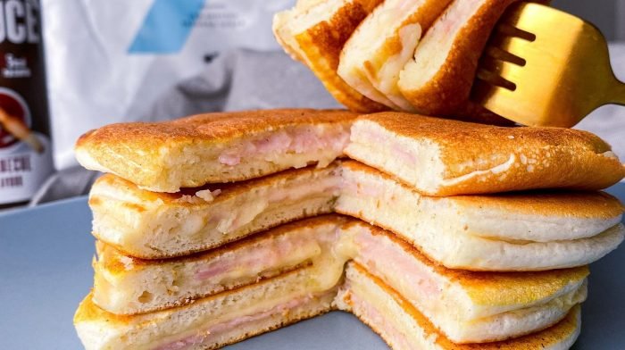 Mit Schinken & Käse gefüllte Pfannkuchen | Probiere diese Toastie Pancakes