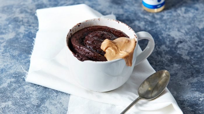 Schokoladen Erdnussbutter Protein Tassenkuchen