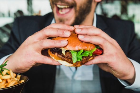 Beeinflusst eine Cheat Meal deine Fortschritte? | Die Top-Studien der Woche