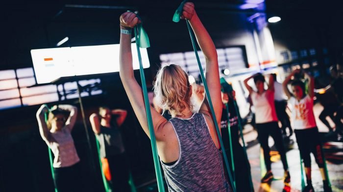 Oberkörper-Workout mit Widerstandsbändern