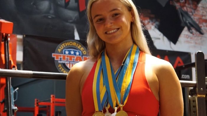 18-jährige Studentin beansprucht Weltmeistertitel im Powerlifting
