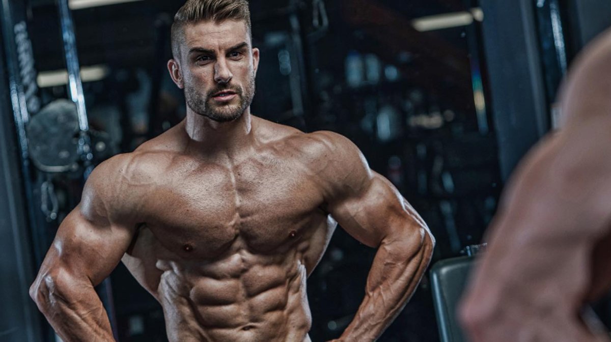 Why Bodybuilder Cuts Creatine Before A Show - MYPROTEIN™