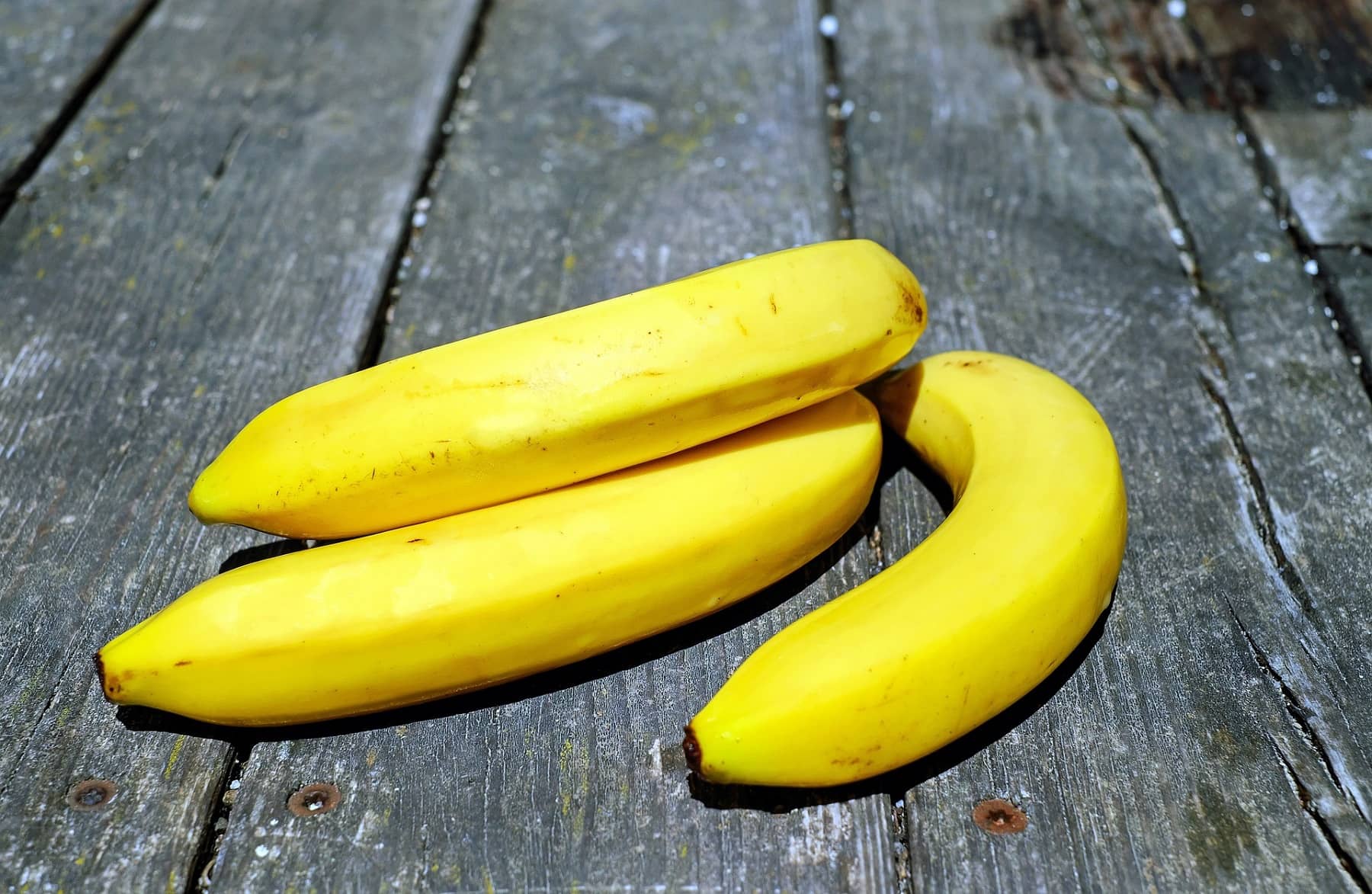 ¿Cuántas calorías tiene un plátano? Beneficios e ideas para snacks