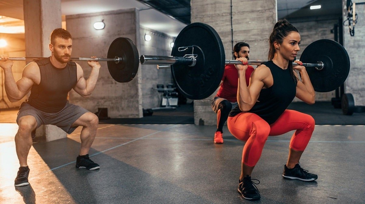 ¿Se puede ganar masa muscular entrenando solo con una barra?