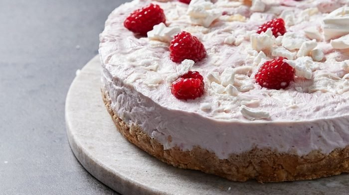 Cheesecake proteica helada Eton Mess | Sabores del mundo
